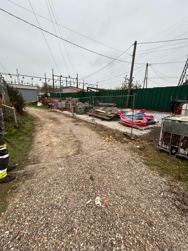 Nettoyage et débarras extérieur d'une zone de stockage par notre entreprise sur Rouen 76 en Seine Maritime