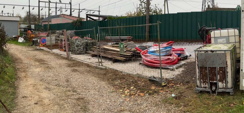 Nettoyage et débarras extérieur d'une zone de stockage par notre entreprise sur Rouen 76 en Seine Maritime