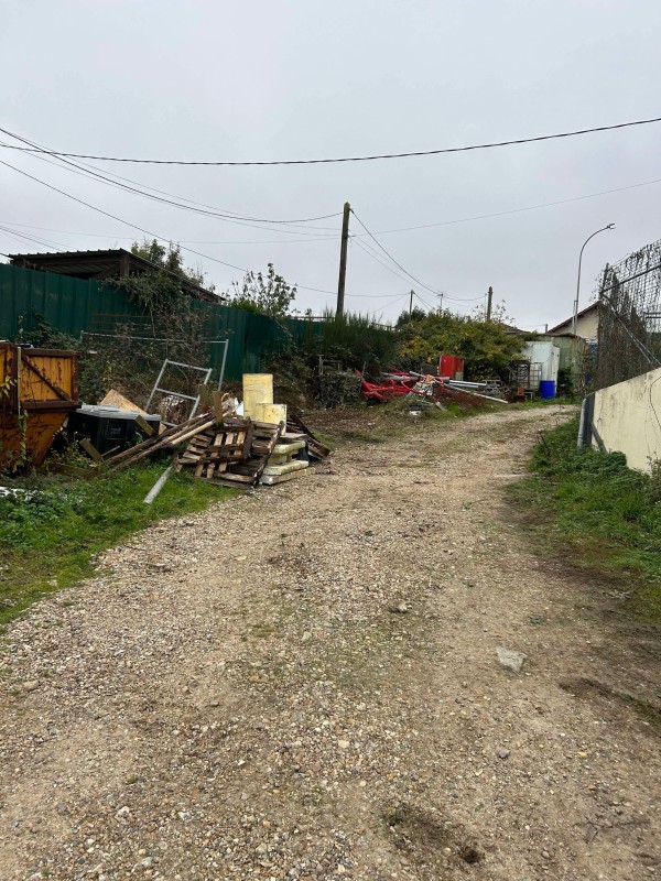 Nettoyage et débarras extérieur d'une zone de stockage par notre entreprise sur Rouen 76 en Seine Maritime