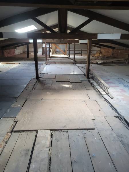 Grand débarras d'un grenier avec 80 m3 d'encombrants avec mise en déchetterie à Mont Saint Aignan à côté de Rouen 76