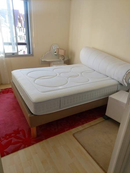 Chambre en cours de débarras – derniers éléments avant évacuation complète à Deauville