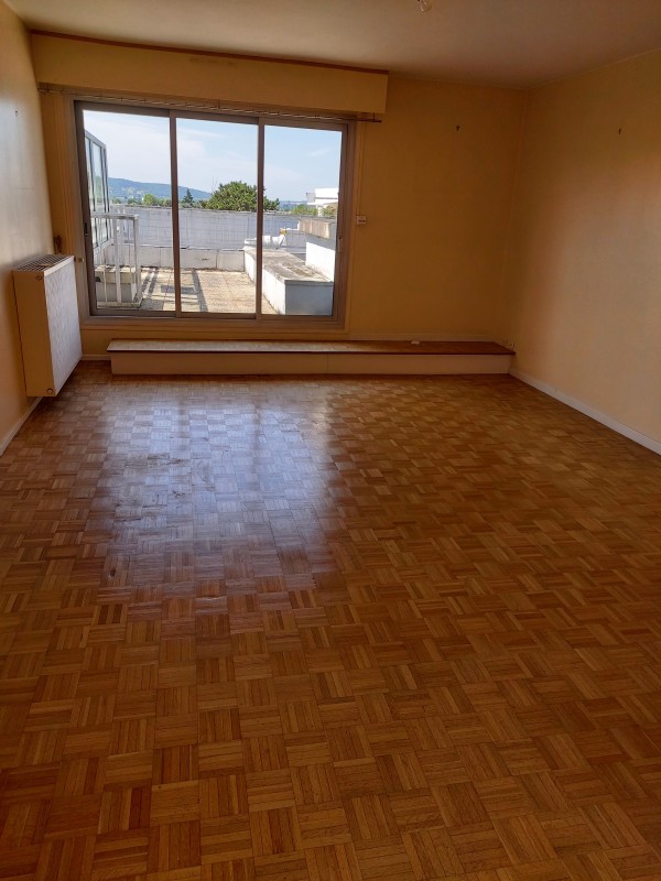 Débarras complet d'un appartement à Bois Guillaume, près de Rouen en Seine-Maritime 76