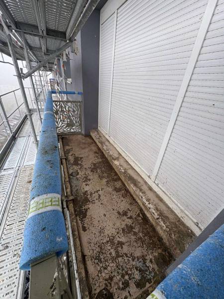 Société pour le nettoyage d'un balcon d'un appartement à cause des fientes de pigeons sur Barentin près de Rouen 76