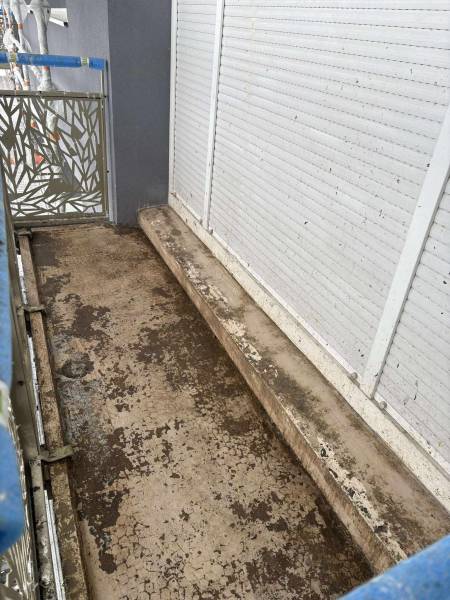 Société pour le nettoyage d'un balcon d'un appartement à cause des fientes de pigeons sur Barentin près de Rouen 76