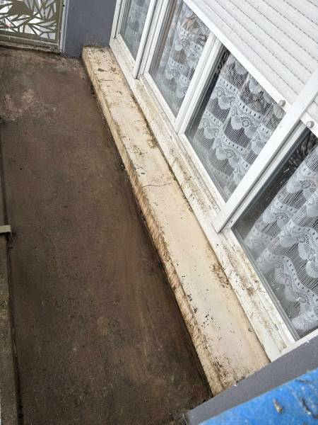 Société pour le nettoyage d'un balcon d'un appartement à cause des fientes de pigeons sur Barentin près de Rouen 76